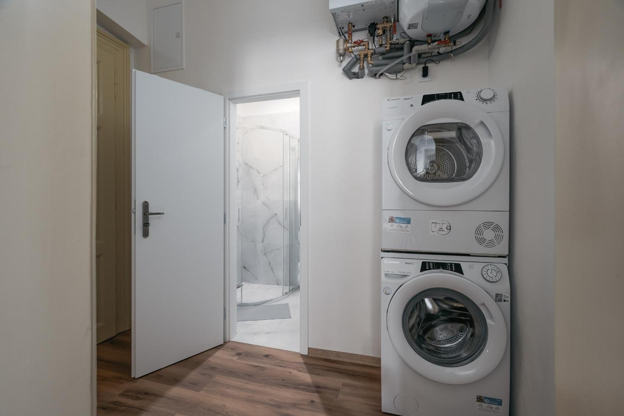 New&modern In Vibrant Area Near Centre! * Praga